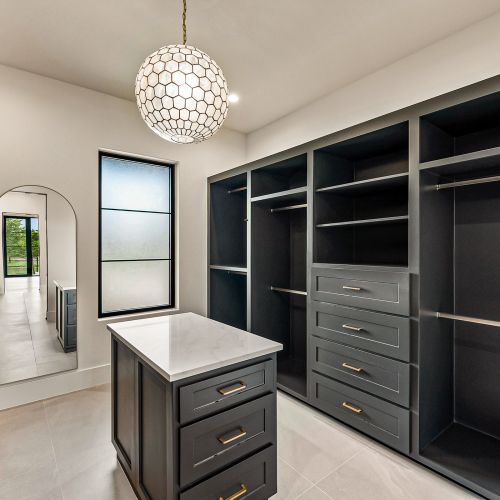 custom closet for bree adams and mch builders